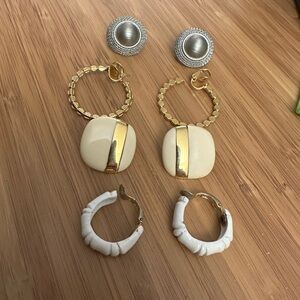 Set a four vintage clip on earrings